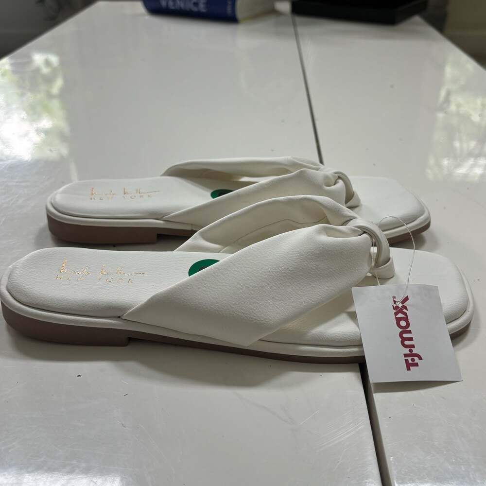 Nicole Miller New York Twigi White Padded Thong Sandals Size 8